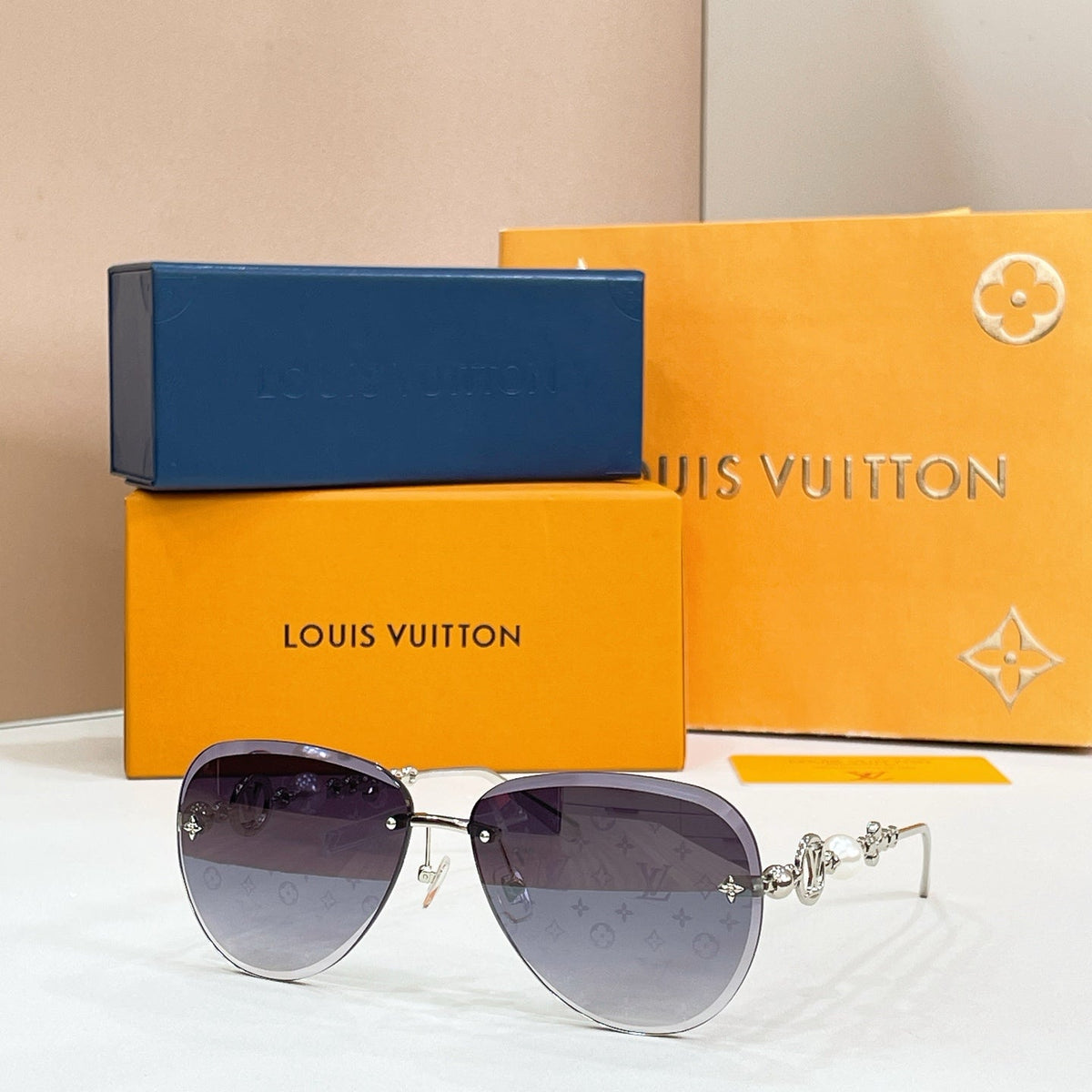 Louis Vuitton Z3318U Sunglasses - 64-14-145