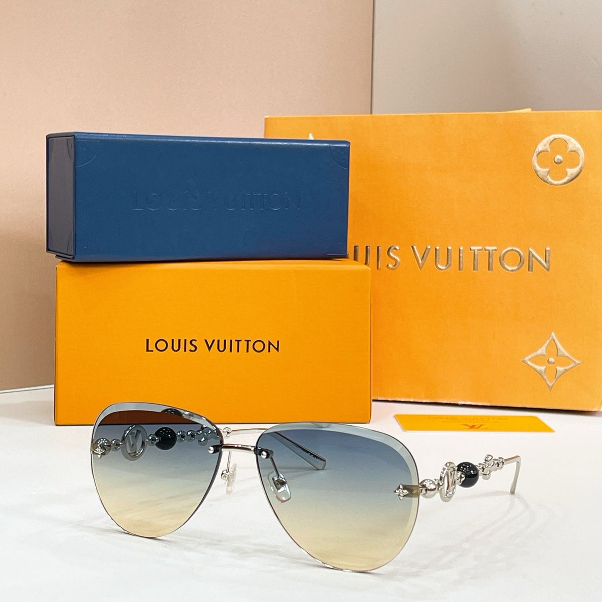 Louis Vuitton Z3318U Sunglasses - 64-14-145