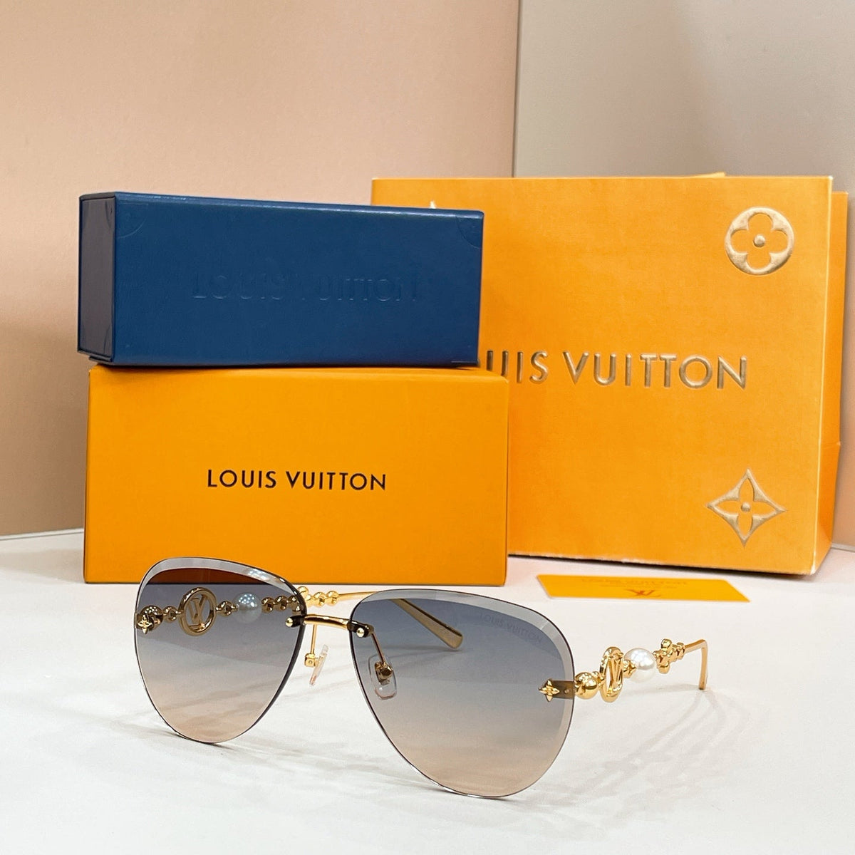 Louis Vuitton Z3318U Sunglasses - 64-14-145