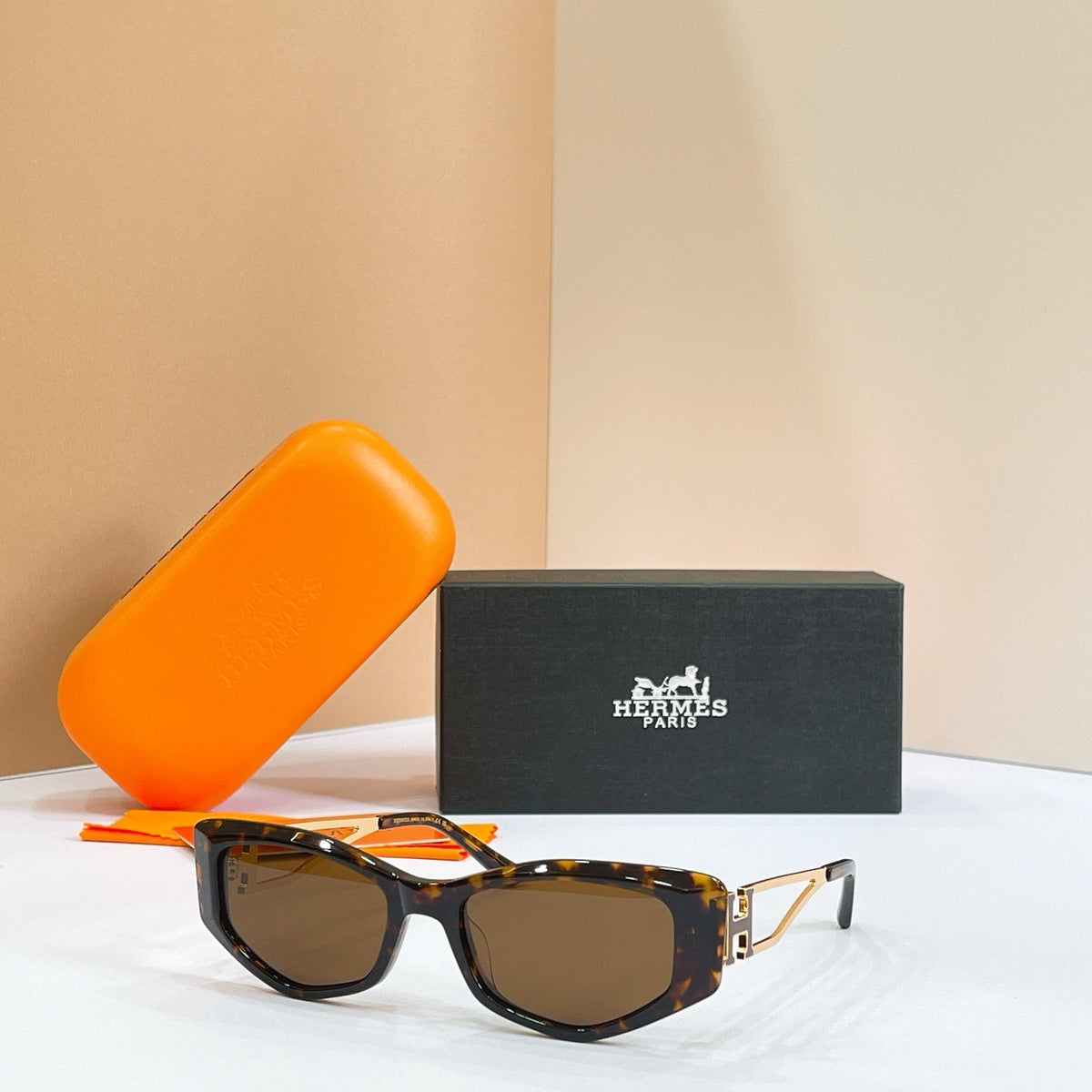 Hermes H8126S Sunglasses
